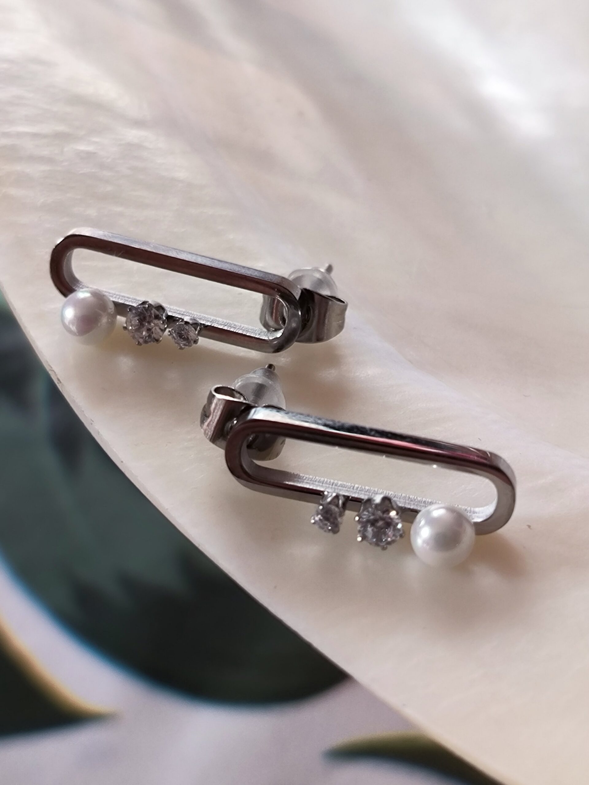 Boucle d'oreille cylindre perle