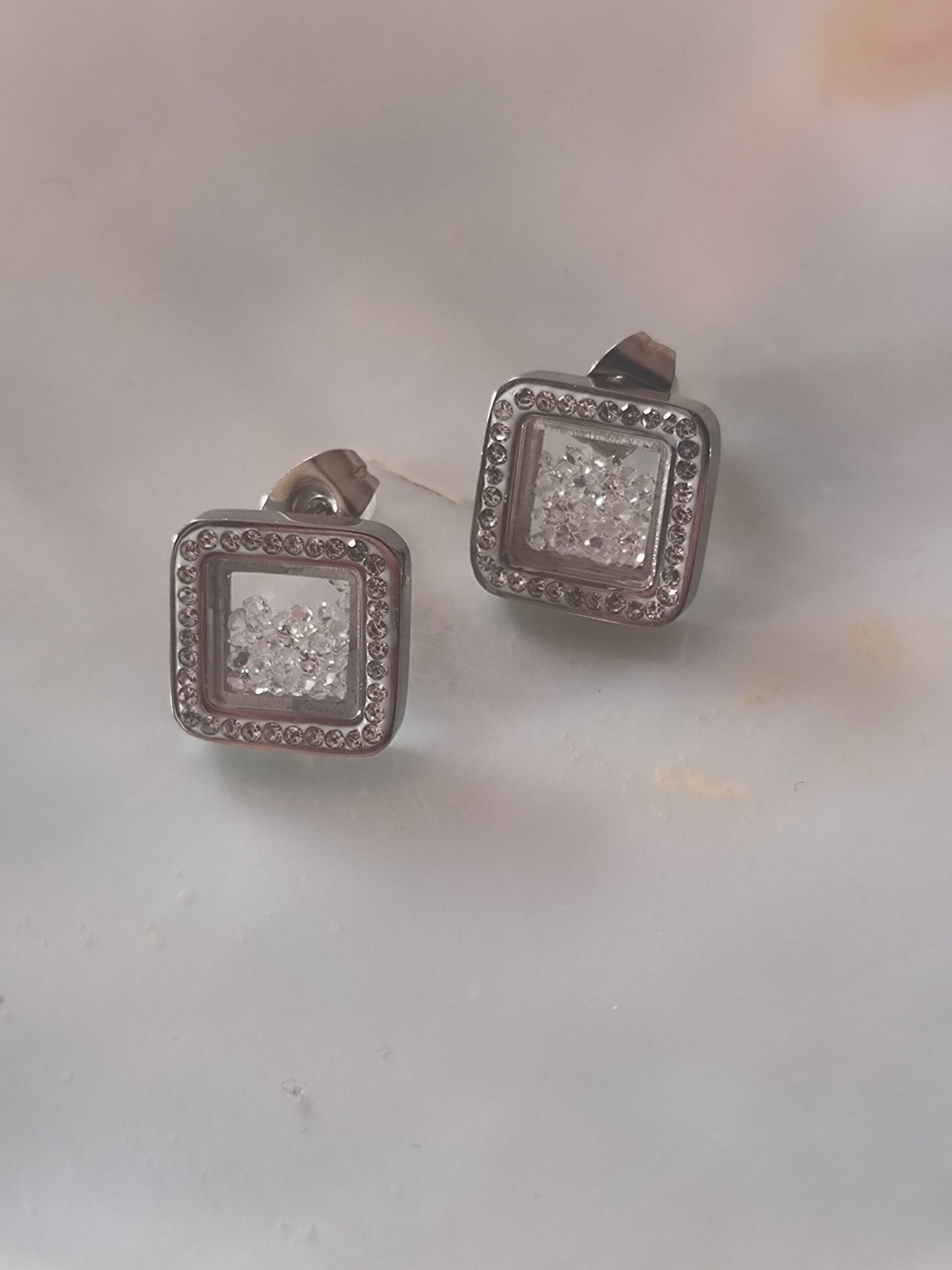 Boucle d'oreille carré diams