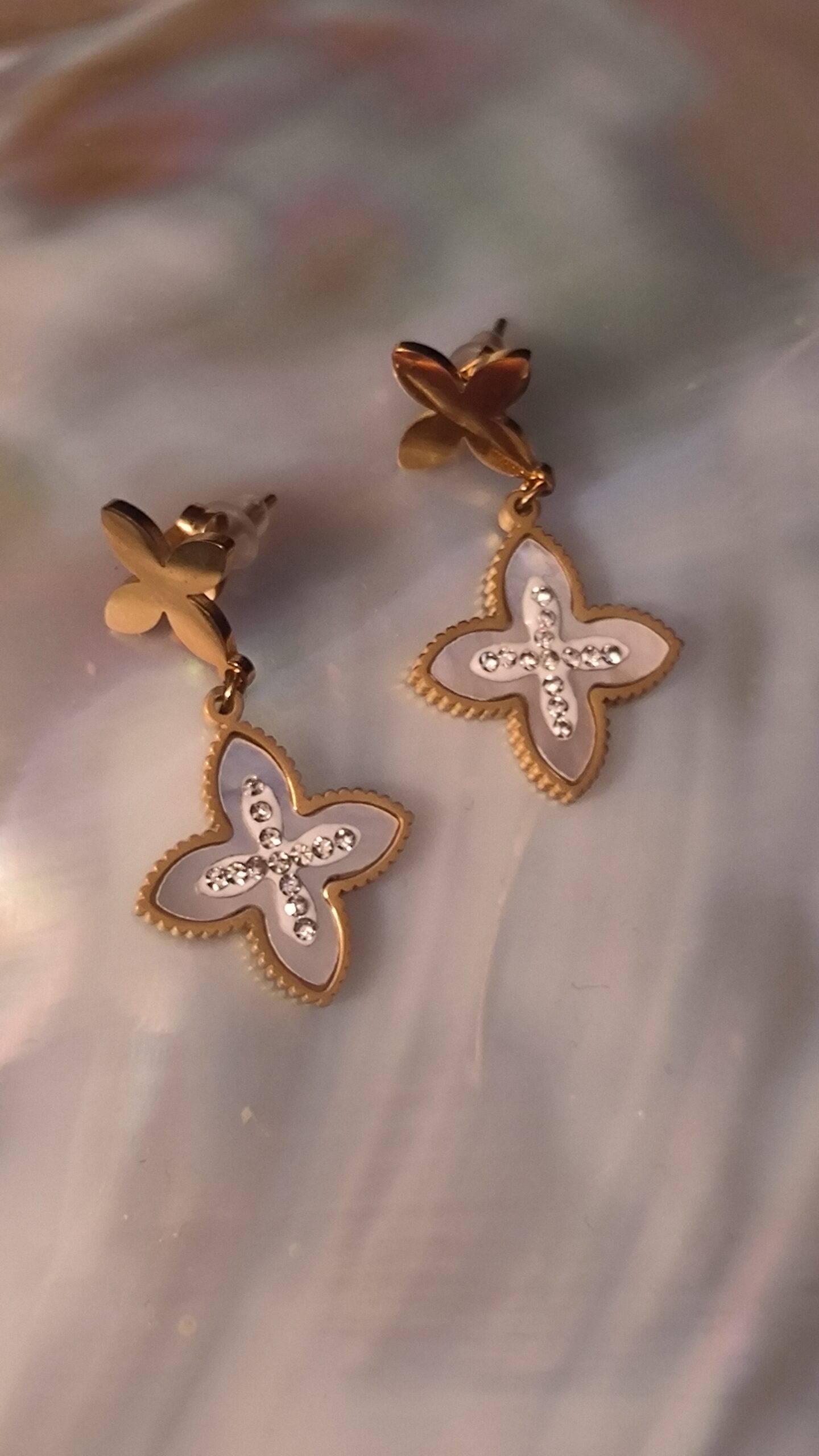 Boucle d'oreille trèfle nacré