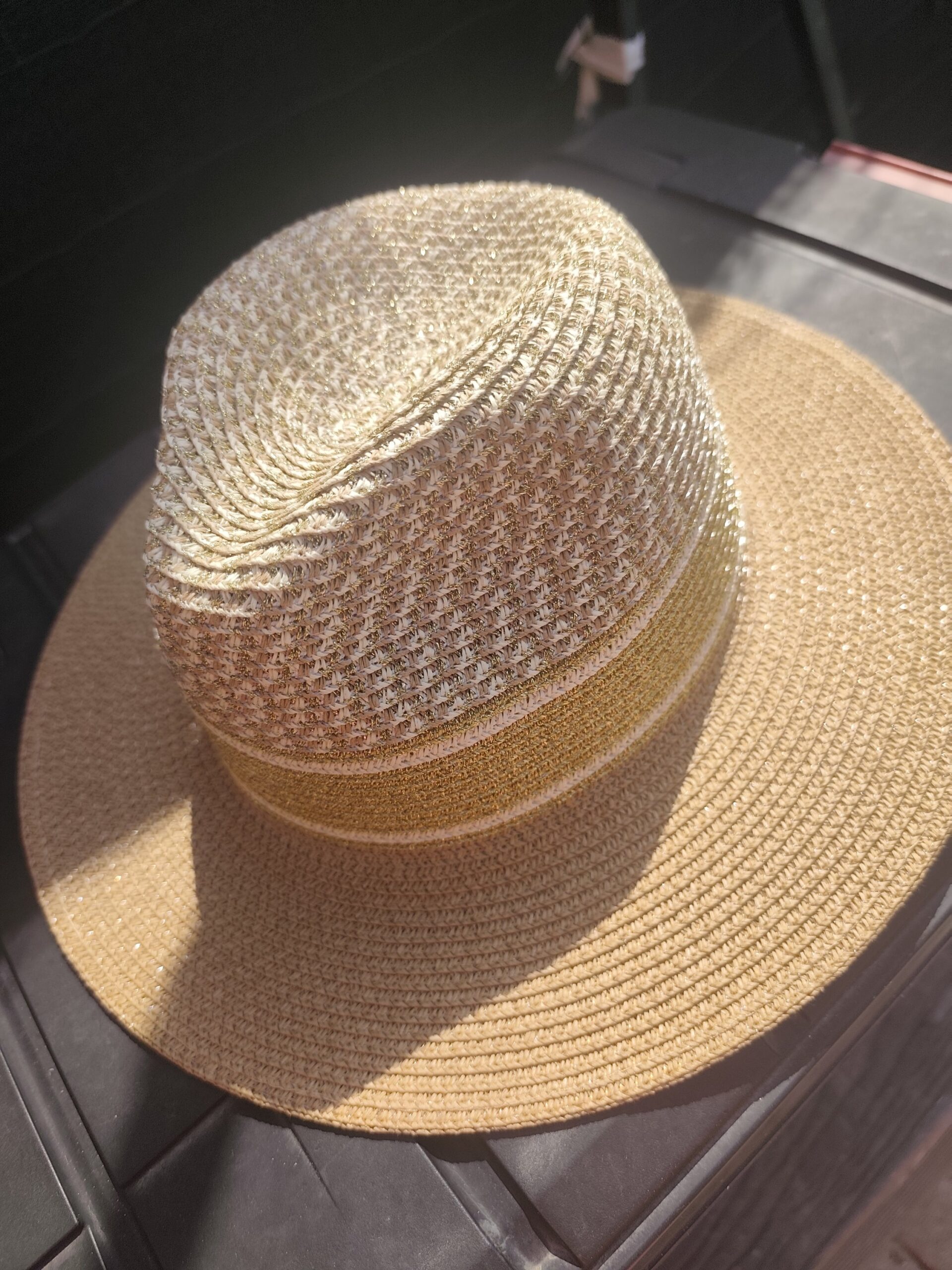 Chapeaux dorée