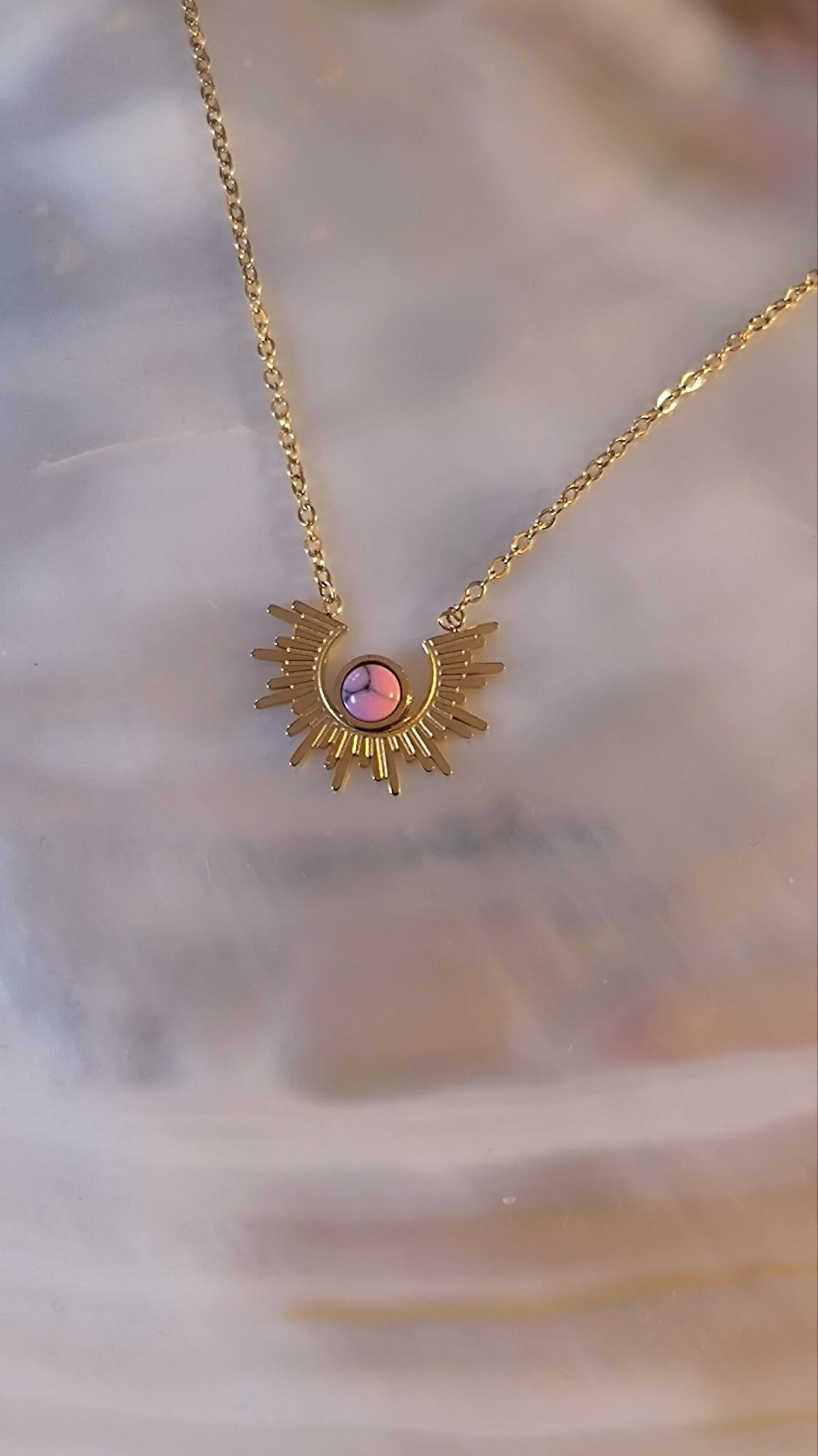 Coller soleil rose