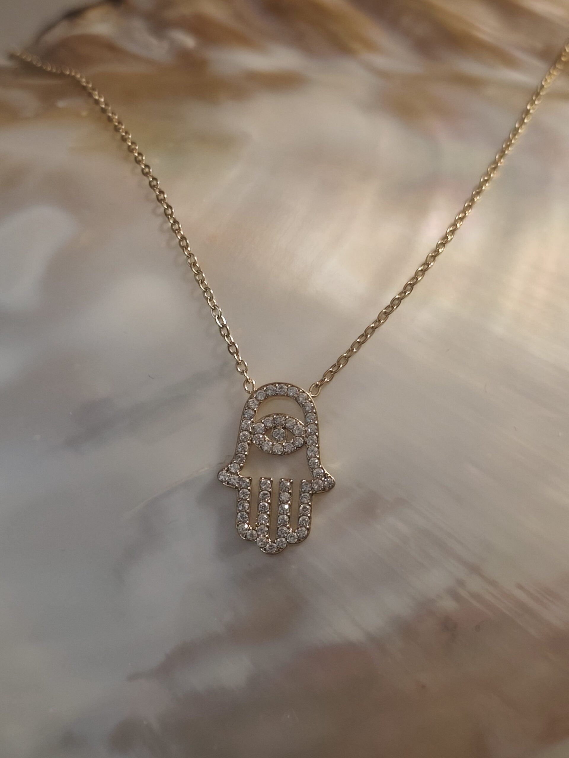 Collier main oeil