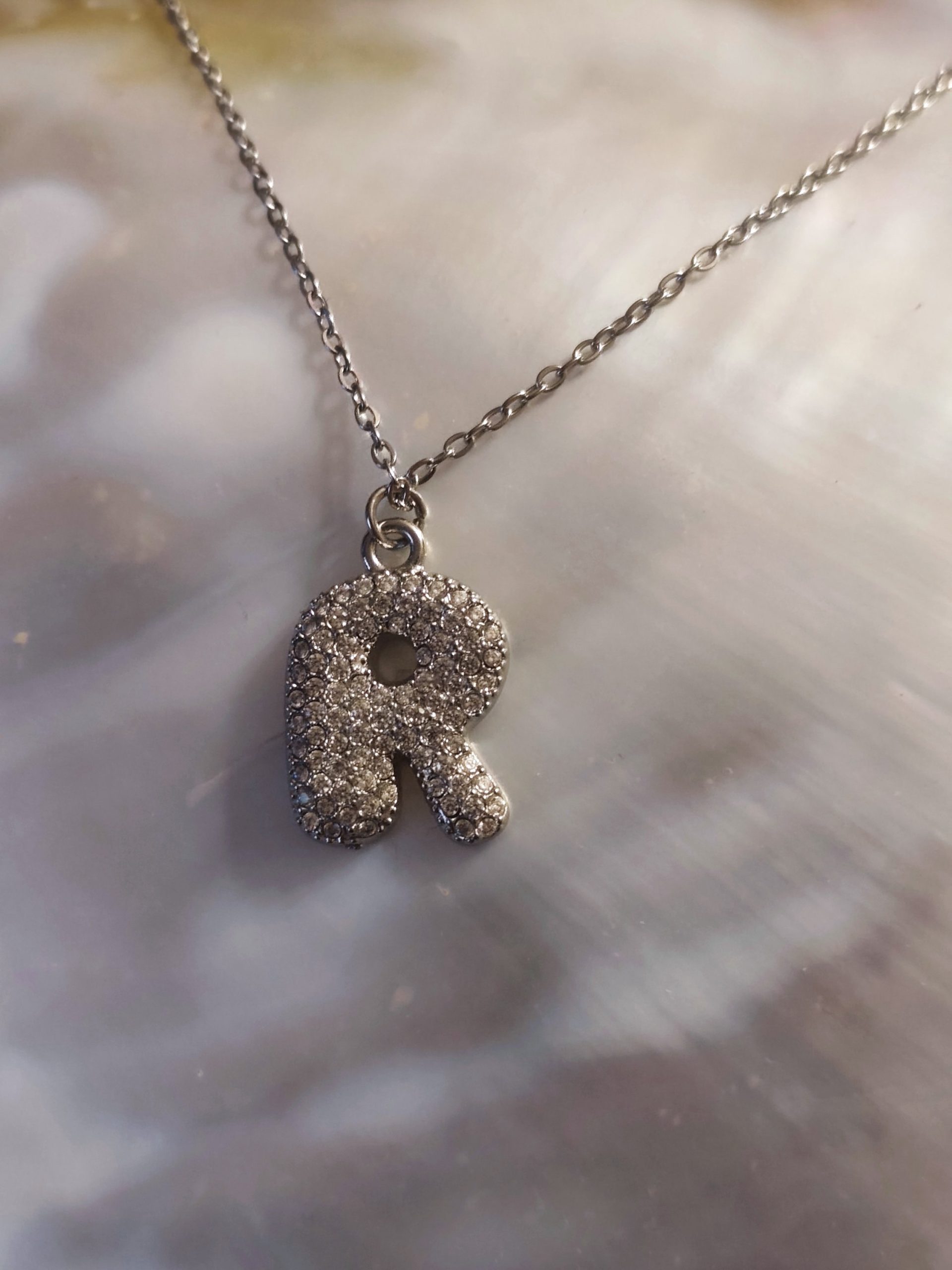 Collier R