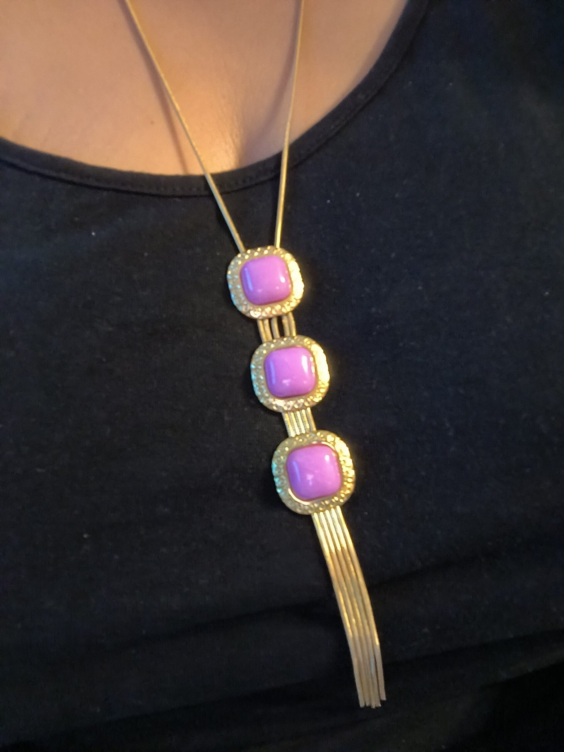 Sautoir carré violet